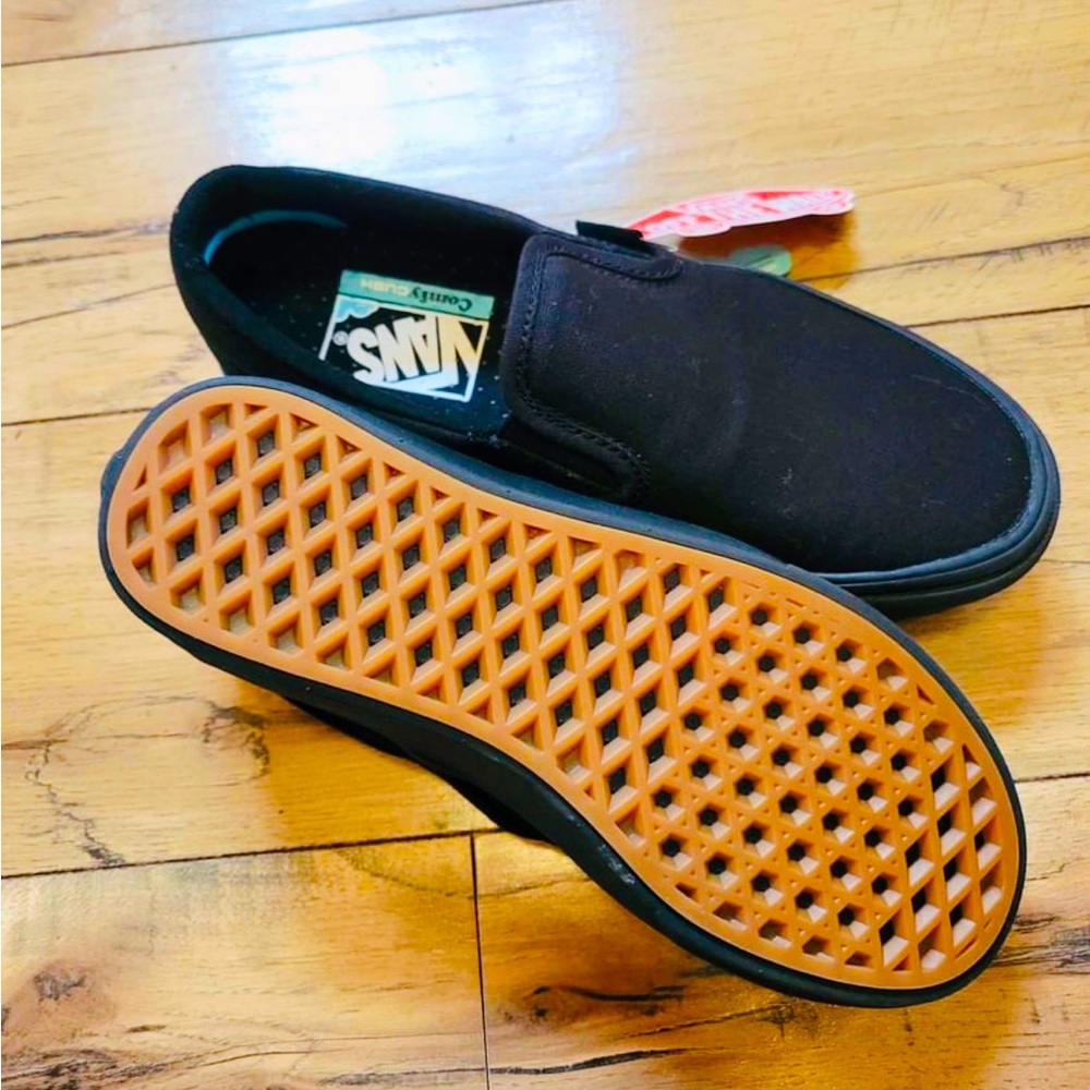 New-VANS Classic Slip On Canvas Sneakers women size5.5 or youth Size4